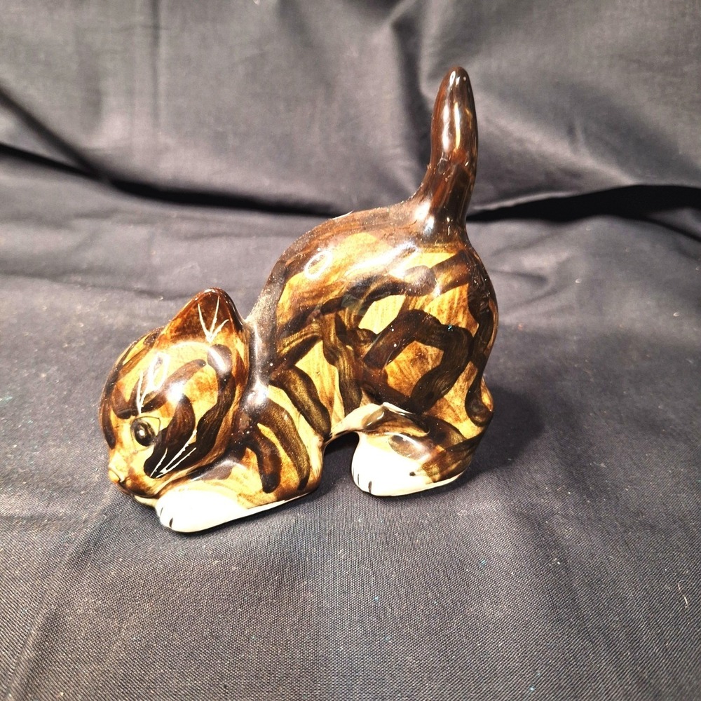 Vintage 1978 Seymour Mann tiger-stroped caramic crouching kitten Japan